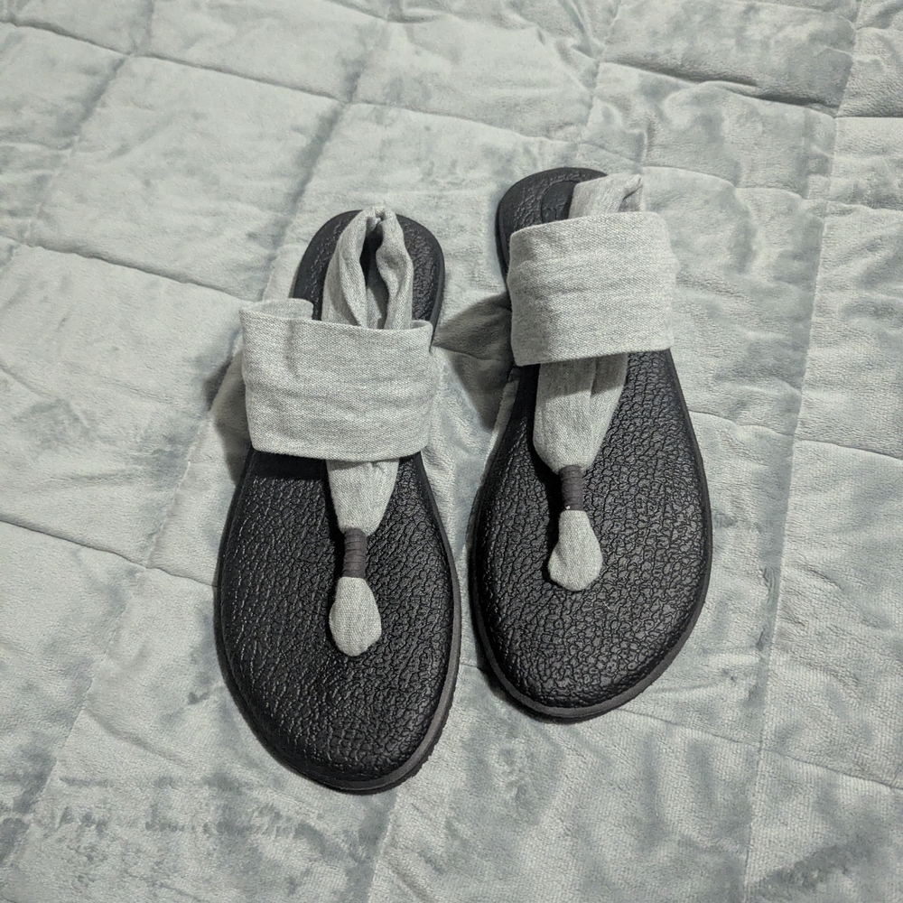 Sanuk Black and Gray Flip Flops